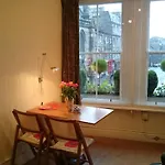 Royal Mile Apartment, 1 Minute From The Castle.