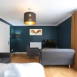 Spacious 4Br City Centre Apartment W/ Free Parking