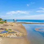 Dunes View, Waterside Home With Stunning Views.