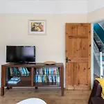 Cute And Cosy 2 Bed House On A Peaceful Street