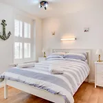 Flat 6 Erpingham House