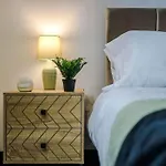 Mansa Musa House - 5 Bed 5 En Suite Bathrooms, Newly Refurbished House With Free Parking Outside