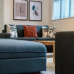 Host & Stay - The Rodney Courtyard