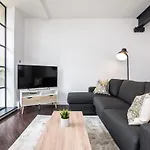 Host & Stay - Manhattan House 9