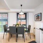Host Apartments - Central Modern Two Bedroom Apt - Secure Parking!