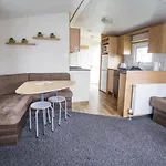 Lovely 6 Berth Caravan For Hire In Seawick Holiday Park In Essex Ref 27037S