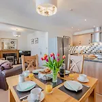 Apt 5 Kenilworth House
