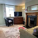 3 Bedroom Cottage Sleeps 5 Village Location