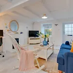 Sapphire Cottage