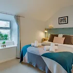 Sapphire Cottage