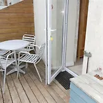 2 Ocean Breezes