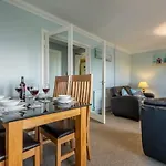 Apartment Eight By The Sea