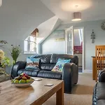 Apartment Eight By The Sea