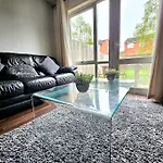 Baltic Gem 4 Bedroom Townhouse With Free Parking