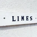 'The Limes' - Air-Con Two Double Bedroom Holiday House With Private Garden