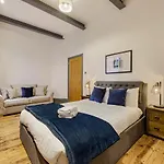 Host & Stay - Bands Warehouse II