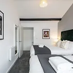 Host & Stay - The Roscoe Carriage House