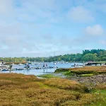 Beautiful 3 Bed Cottage In Lymington. Perfectly Located For Coast And New Forest