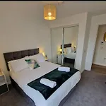 Modern Apartment, Sleeps 6, Belfast City Centre