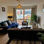 Modern Apartment, Sleeps 6, Belfast City Centre