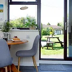 Breezes At Stoneleigh