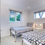 Flat 1 Holmesdale