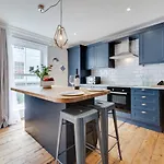 The Upper Crust Apartment