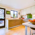 Serene Family Escape - Spacious, Near Thorpe Bay And Southend, Beaches & Amenities