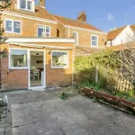 Seaside Escape: 3 Bedroom House