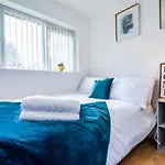 2-Bedroom Apartment Close To City Center With Free Parking By Neofinixdotcom