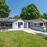 Trevint - Modern Beach House In Falmouth Near Beach, Private Garden And Parking