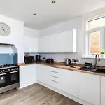 Eden Cottage - 9 Guests, Sea Views, Central Cowes