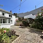 Robin Cottage One Bedroom Cottage Near Perranporth Beach With Parking & Wifi - Robin Cottage