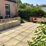 High Tide - 2 Bed Sunny Holiday Home Near Beach With Garden And Parking