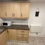 Comfortable Midtown Retreat