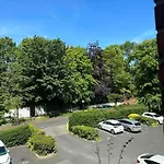 New Hmm Apartmentz - Free Parking - Beautiful Area
