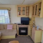 8 Birth Caravan On The Chase Close To Amenities And 5 Mins Walk From Beach