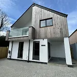 Gulland 4 Bed Sleeps 8 With Hot Tub