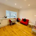 New Modernised Flat In The Heart Of Leigh On Sea