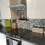 Quaint Cottage Near To Town, Beach And Station