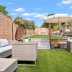 Bay View Luxury Stays - Iris Harbour Cottage