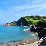 'Sandy Bottom' - Apartment By The Sea