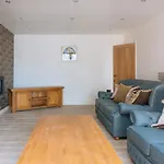 Lush & Spacious 3Bd House - East Brighton