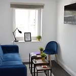 Massive Autumn Sale On Long Term Bookings At Central Brighton Apartment