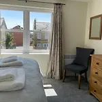 Courtyard House, With Parking And Patio Garden
