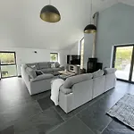Gulland 4 Bed Sleeps 8 With Hot Tub
