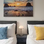Church House - 2 Bed-Sleeps 4-Tjs21Ch