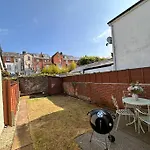 Stylish 3Br Cowes Cottage Close To The Waterfront