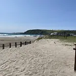5 Mins From The Eden Project Baybreeze Holiday Apartment, Sea Views, Super Kingsize Beds