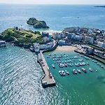 Flat 2 - 2 Bedroom Apartment - Tenby